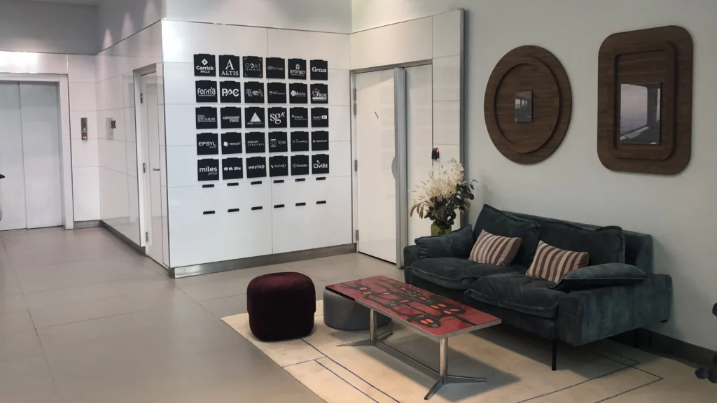L'entrée d'Apcl chez Morning au 43 rue du Colonel Pierre Avia - 75020 Paris